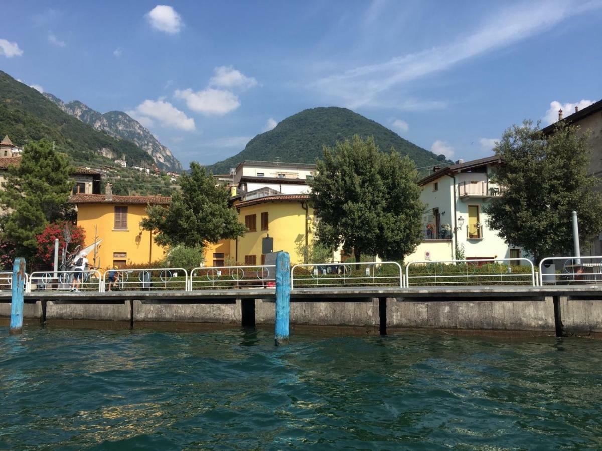 Casa Vacanze Marconi 22 Marone Bagian luar foto