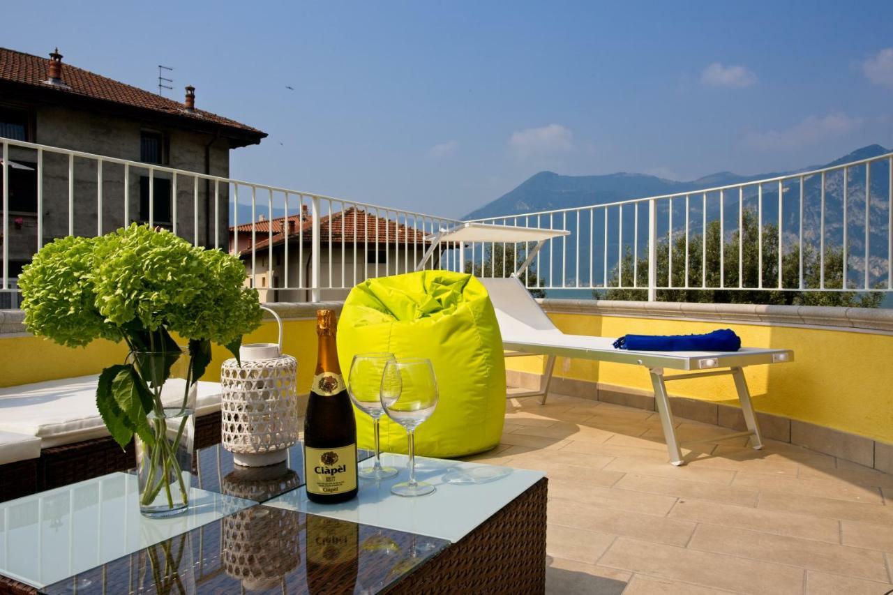 Casa Vacanze Marconi 22 Marone Bagian luar foto