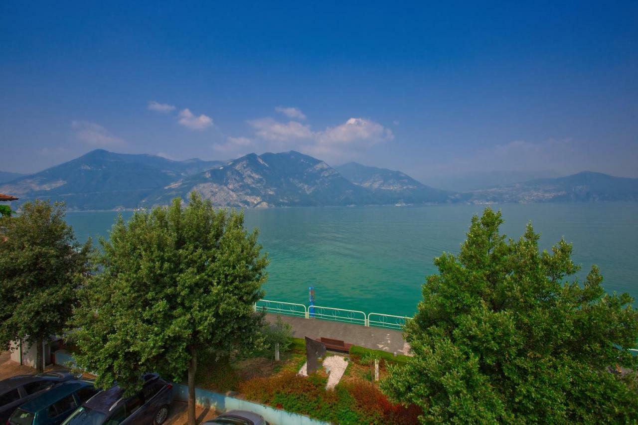 Casa Vacanze Marconi 22 Marone Bagian luar foto