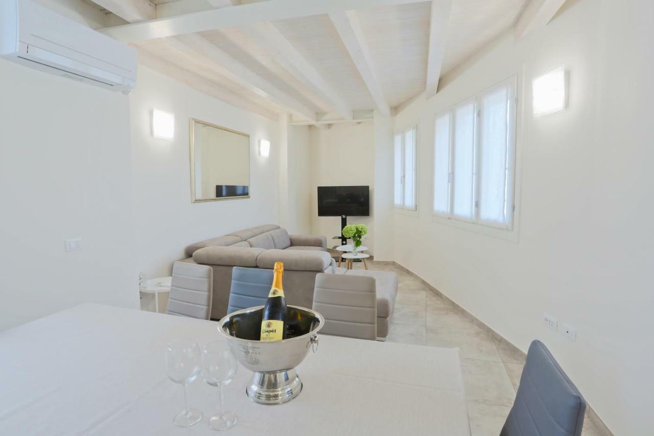 Casa Vacanze Marconi 22 Marone Bagian luar foto