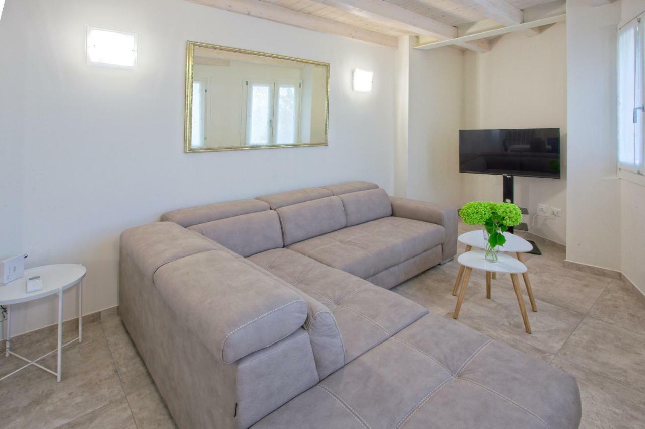 Casa Vacanze Marconi 22 Marone Bagian luar foto