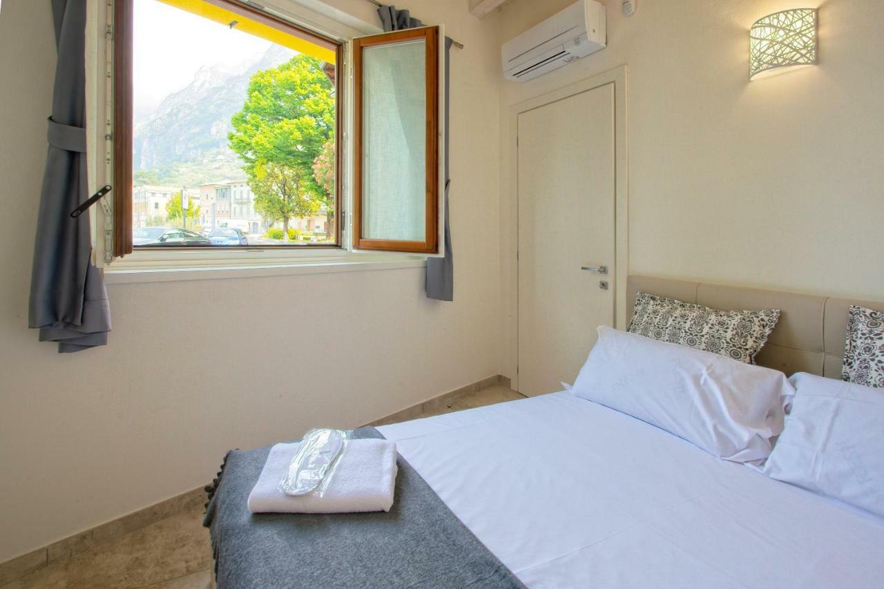 Casa Vacanze Marconi 22 Marone Bagian luar foto